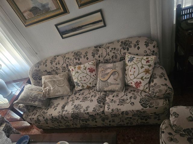 Juego Sofá y Sillones