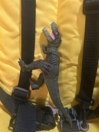 Dinosaurio de juguete verde