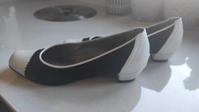 Zapatos Los Pequeños Suizos Talla 37 Negro y blanc