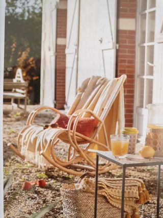 Mecedora de mimbre Maisons du Monde