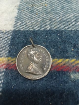 Medalla antigua con retrato