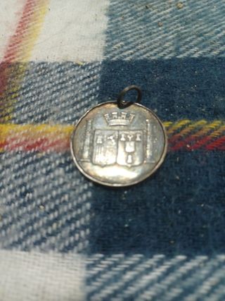 Medalla antigua con retrato