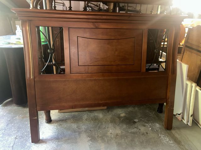 conjunto de habitacion de madera estilo clásico