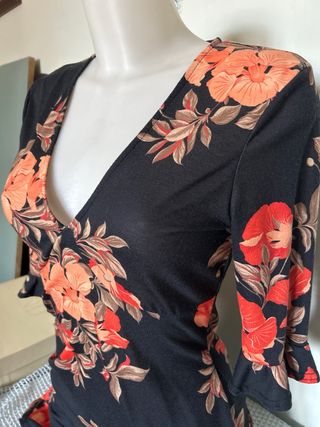 Vestito corto floreale nero e arancione