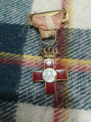 Medalla Cruz con Corona y Escudos