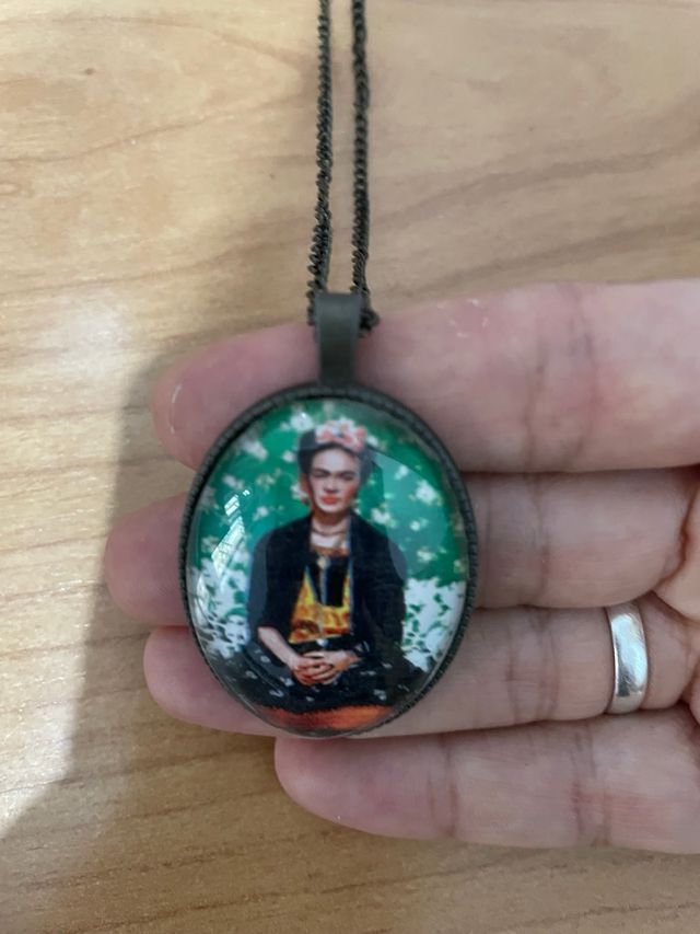 Collar Frida Kahlo Ovalado