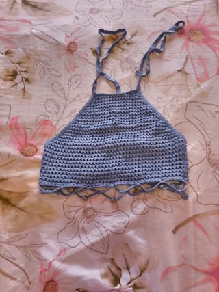Top de ganchillo azul