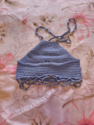 Top de ganchillo azul