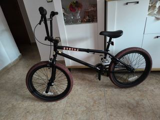 Bicicleta BMX Stolen Negra