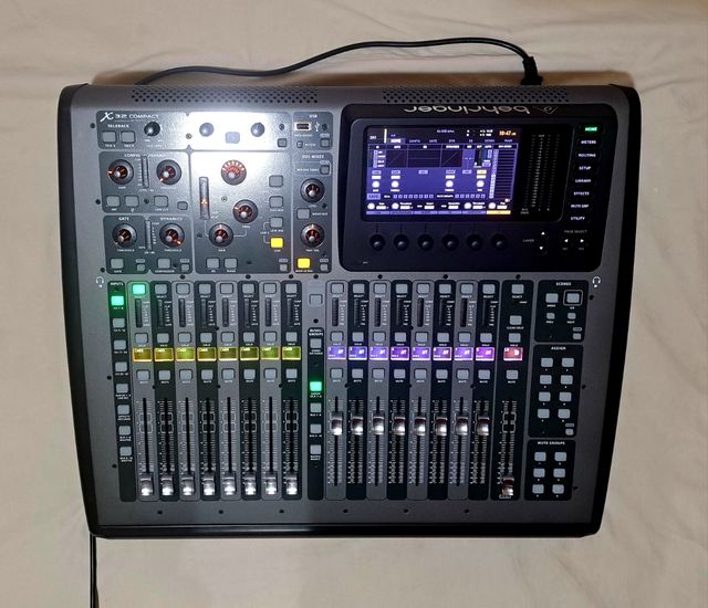 Behringer X32 Compact + Funda de Transporte