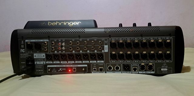 Behringer X32 Compact + Funda de Transporte