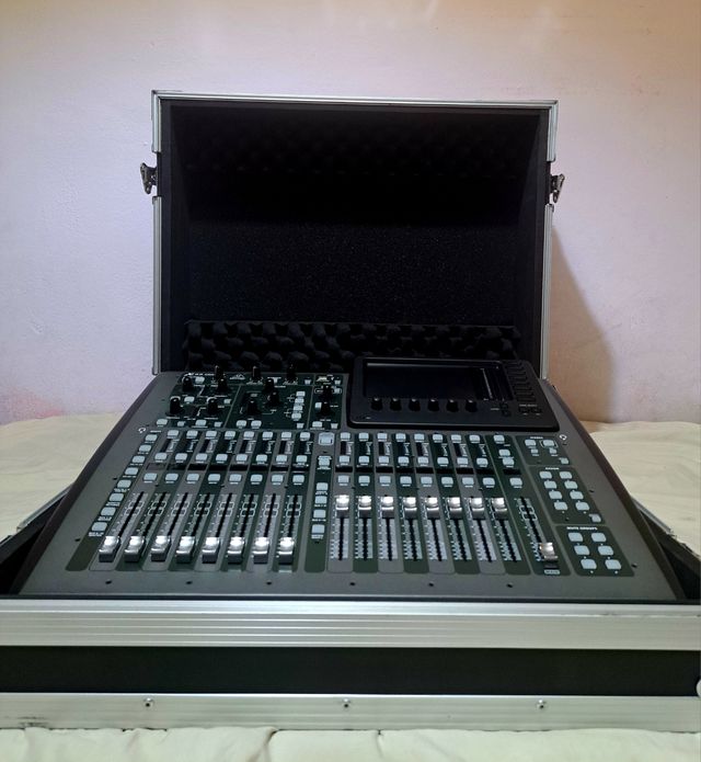 Behringer X32 Compact + Funda de Transporte