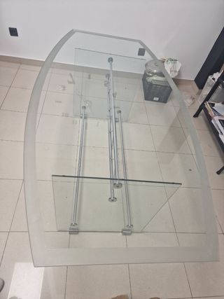 Mesa de cristal y metal