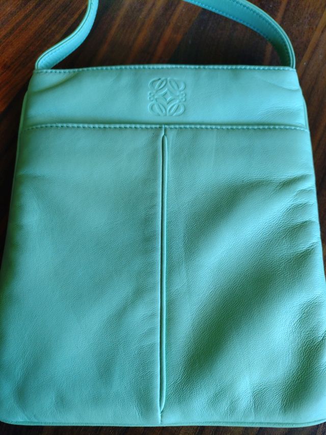 Bolso Loewe verde menta 18x16 cm