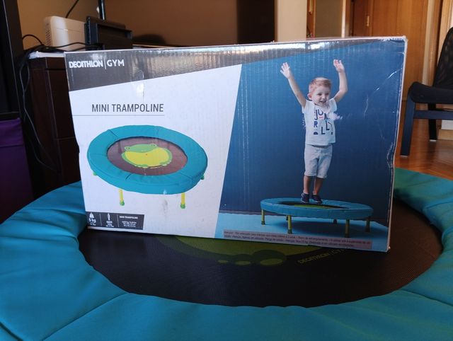Cama elástica infantil con diseño de rana