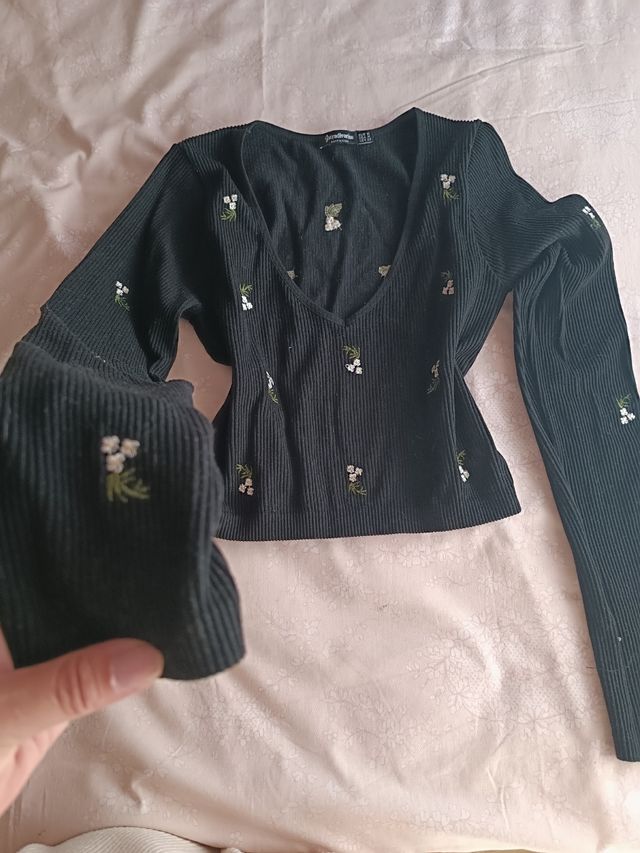 Jersey Stradivarius negro canalé flores M