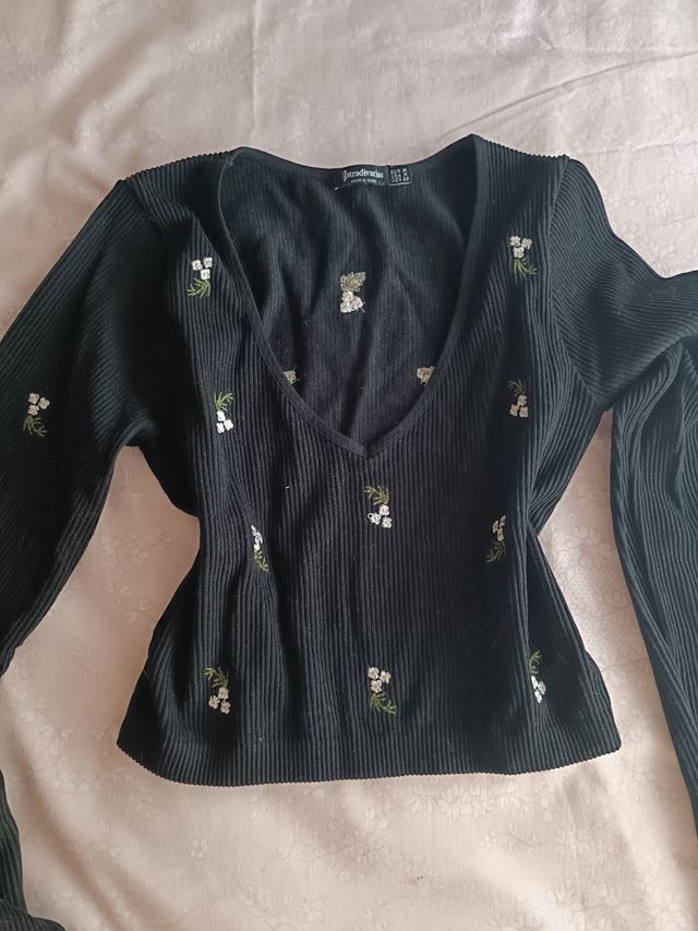 Jersey Stradivarius negro canalé flores M