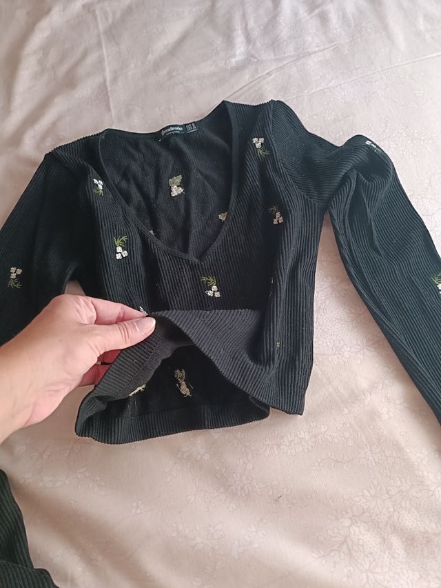 Jersey Stradivarius negro canalé flores M