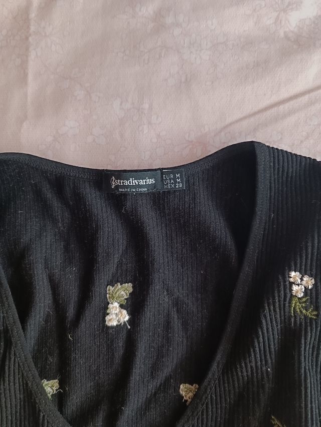 Jersey Stradivarius negro canalé flores M