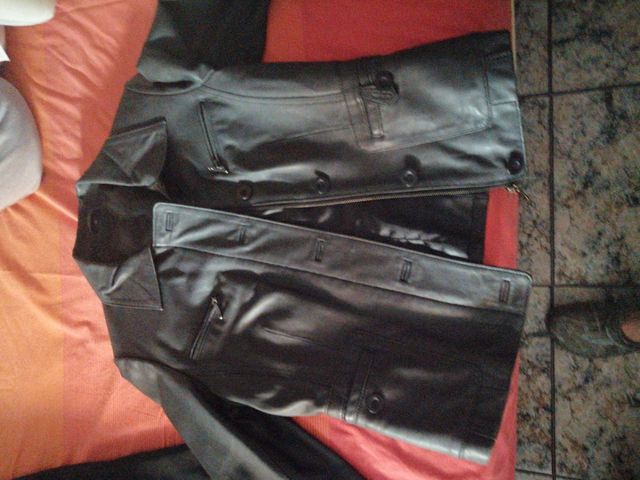 Chaqueta de piel negra T M