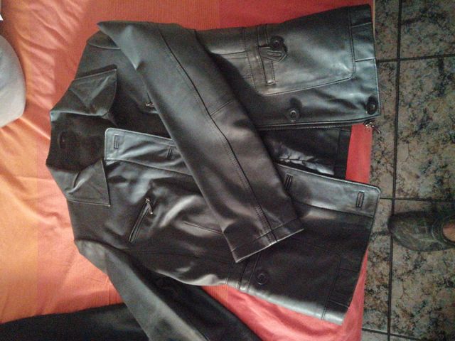 Chaqueta de piel negra T M