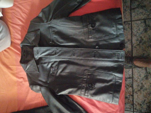 Chaqueta de piel negra T M