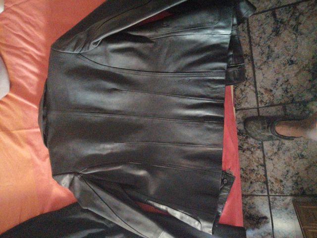 Chaqueta de piel negra T M
