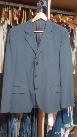 Traje gris hombre
