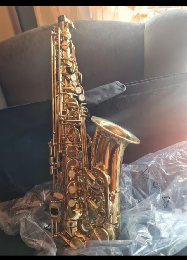 Saxofón Alto Dorado