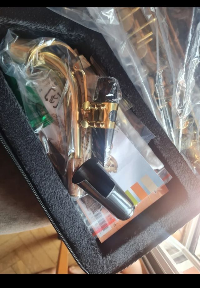 Saxofón Alto Dorado