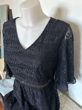 Abito corto in pizzo nero