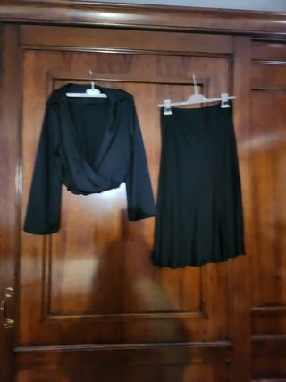 Completo top e gonna neri