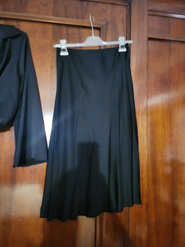 Completo top e gonna neri