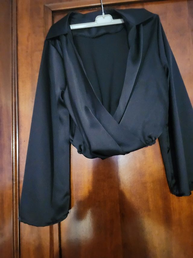 Completo top e gonna neri