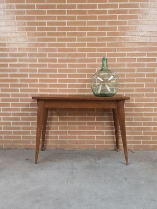 Mesa auxiliar de madera