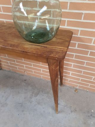 Mesa auxiliar de madera