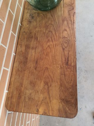 Mesa auxiliar de madera