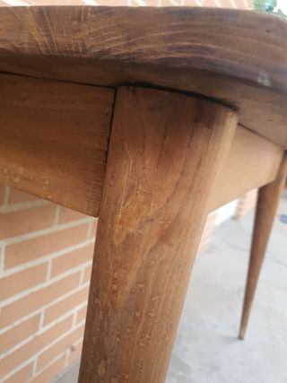 Mesa auxiliar de madera