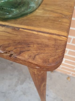 Mesa auxiliar de madera