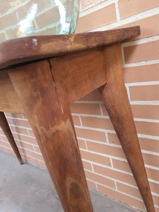 Mesa auxiliar de madera