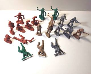 20 piccoli soldatini di plastica