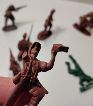 20 piccoli soldatini di plastica