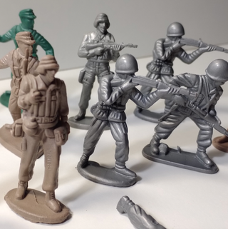 20 piccoli soldatini di plastica