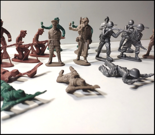 20 piccoli soldatini di plastica