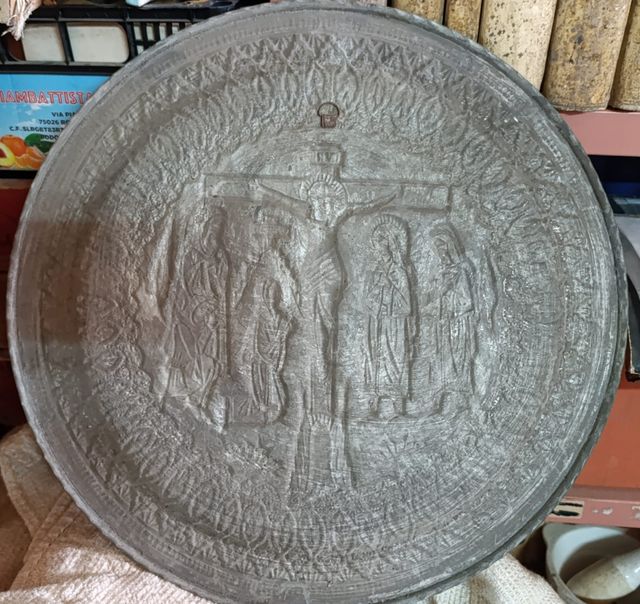 Piatto decorativo crocifissione persiano.