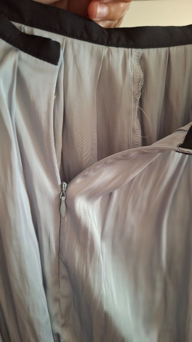 Falda plisada en azul claro