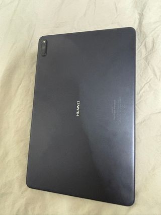 Huawei MatePad 11 Negro con accesorios.