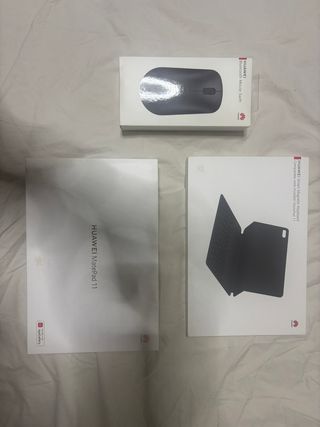 Huawei MatePad 11 Negro con accesorios.