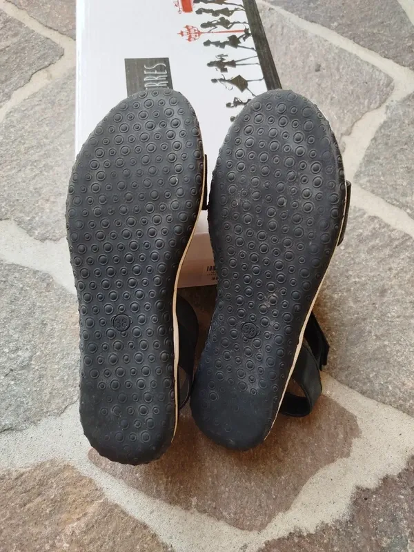 Sandali neri eleganti