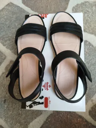 Sandali neri eleganti